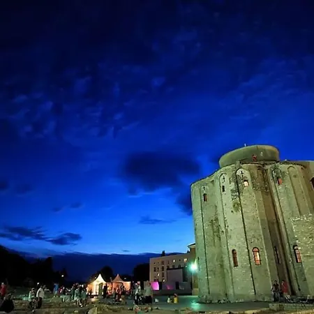 Spacious Mauro & Pia In Center Of ザダル