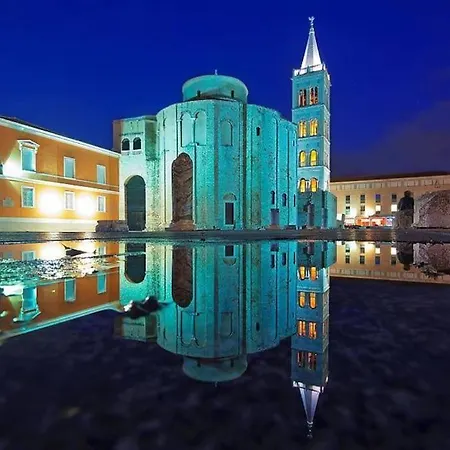 Spacious Mauro & Pia In Center Of ザダル