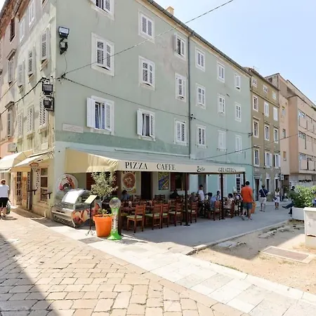 Spacious Mauro & Pia In Center Of ザダル