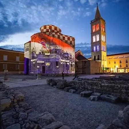 Spacious Mauro & Pia In Center Of * ザダル