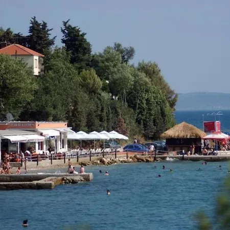 Spacious Mauro & Pia In Center Of ザダル