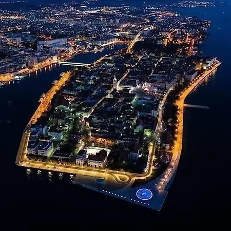 Spacious Mauro & Pia In Center Of * ザダル